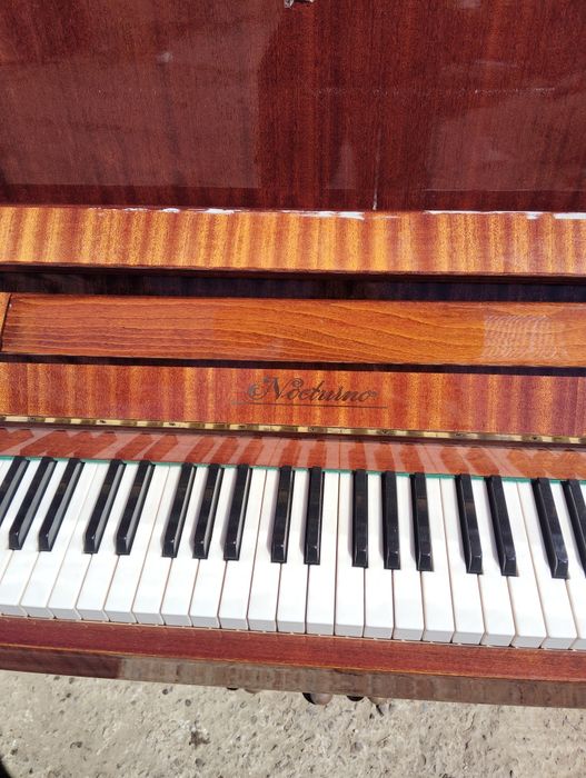 Vând pian in stare buna