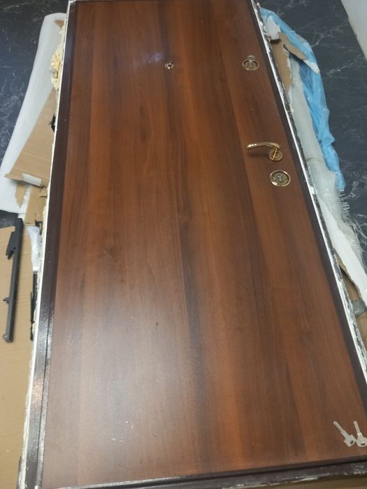 Vând usa de întrare