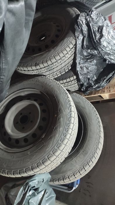 Зимни гуми с джанти Yokohama 215 70 16 за mitsubishi
