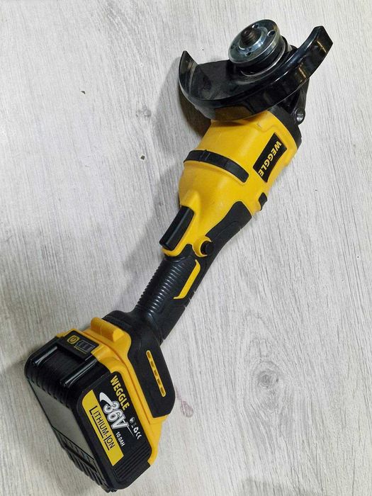 НОВИ Безчетков винтоверт и ъглошлайф + батерии / зарядно / аксесоари