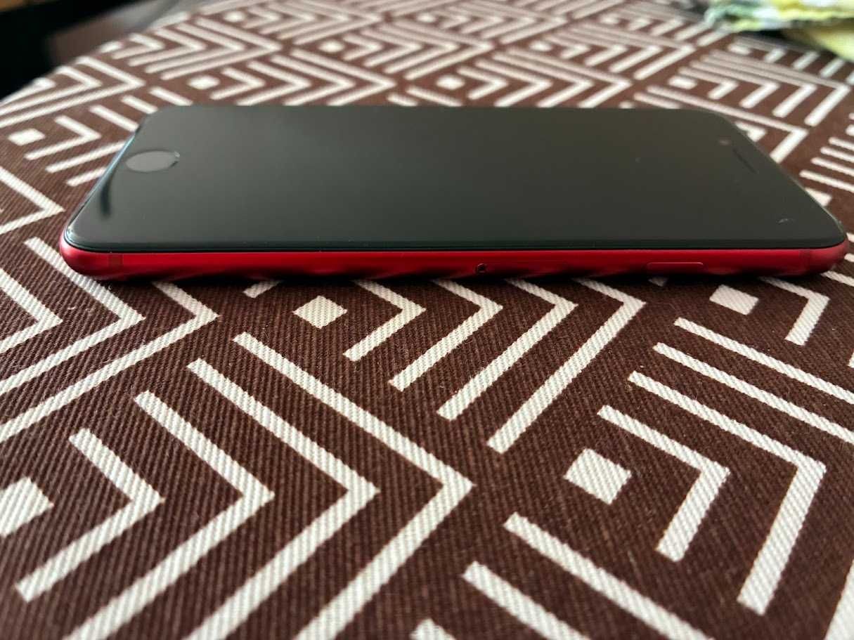iPhone SE (2020) – (PRODUCT)RED, 64 GB, Отлично състояние