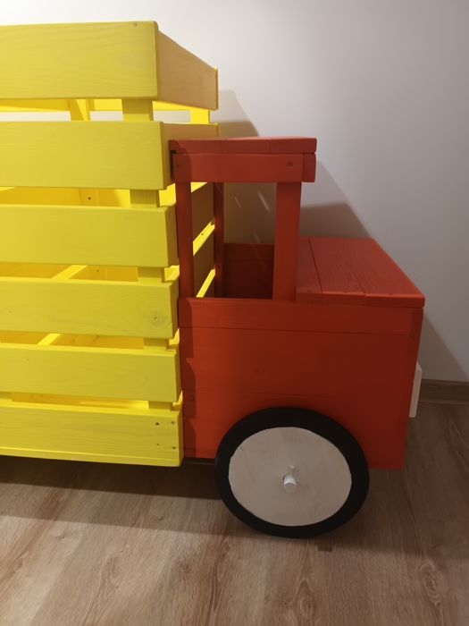 Дървен камион за играчки