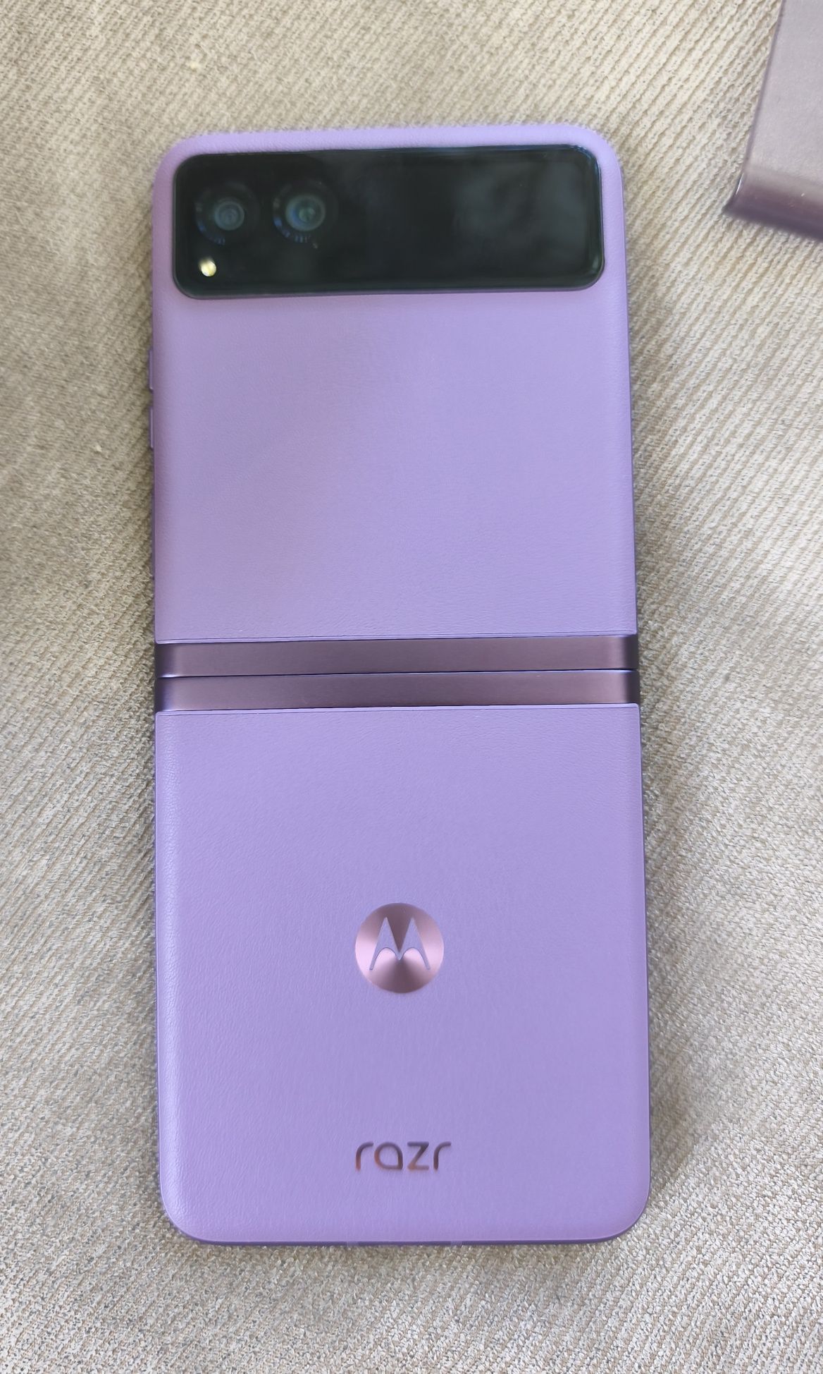 Motorola razr 40, лилав в гаранция