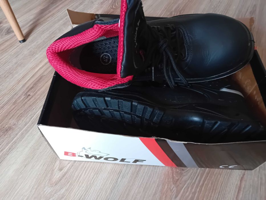 Продавам зимни работни обувки B-wolf