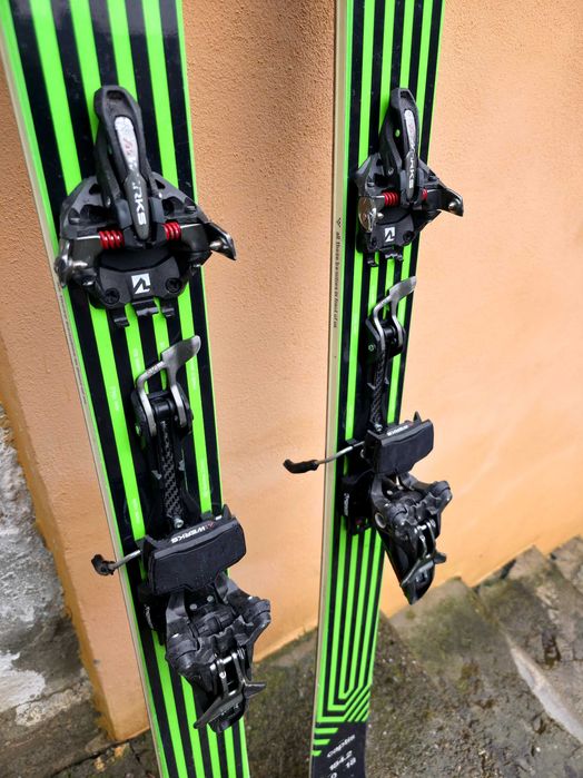 Schiuri de Tura Black Crows Captis cu legaturi Marker Kingpin