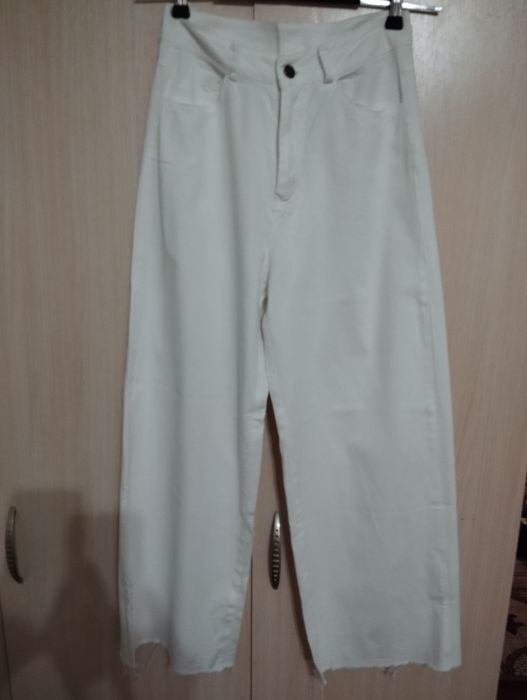 Джинсы на девочку отличном состоянии