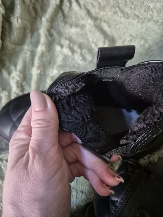 Продам зимнюю тёплую обувь