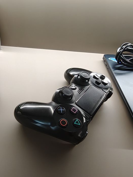 Vând Ps4 complet funcțional
