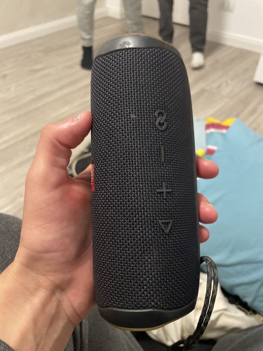 Boxa JBL bluetooh merge foarte bine