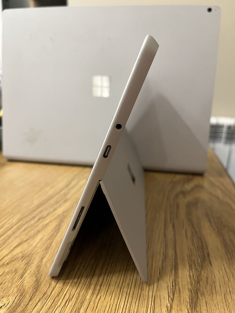 Microsoft Surface GO 3 - i3 8gb 128 ssd  top New 0 cicle count