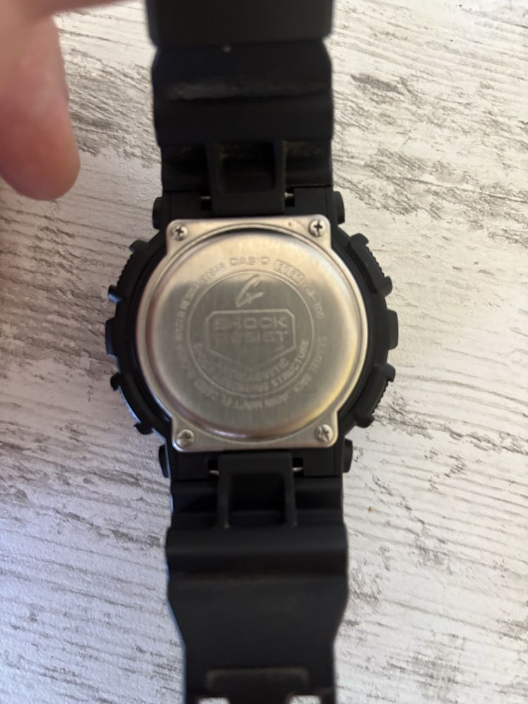 Часовник Casio G-Shock с гаранция!Като нов!