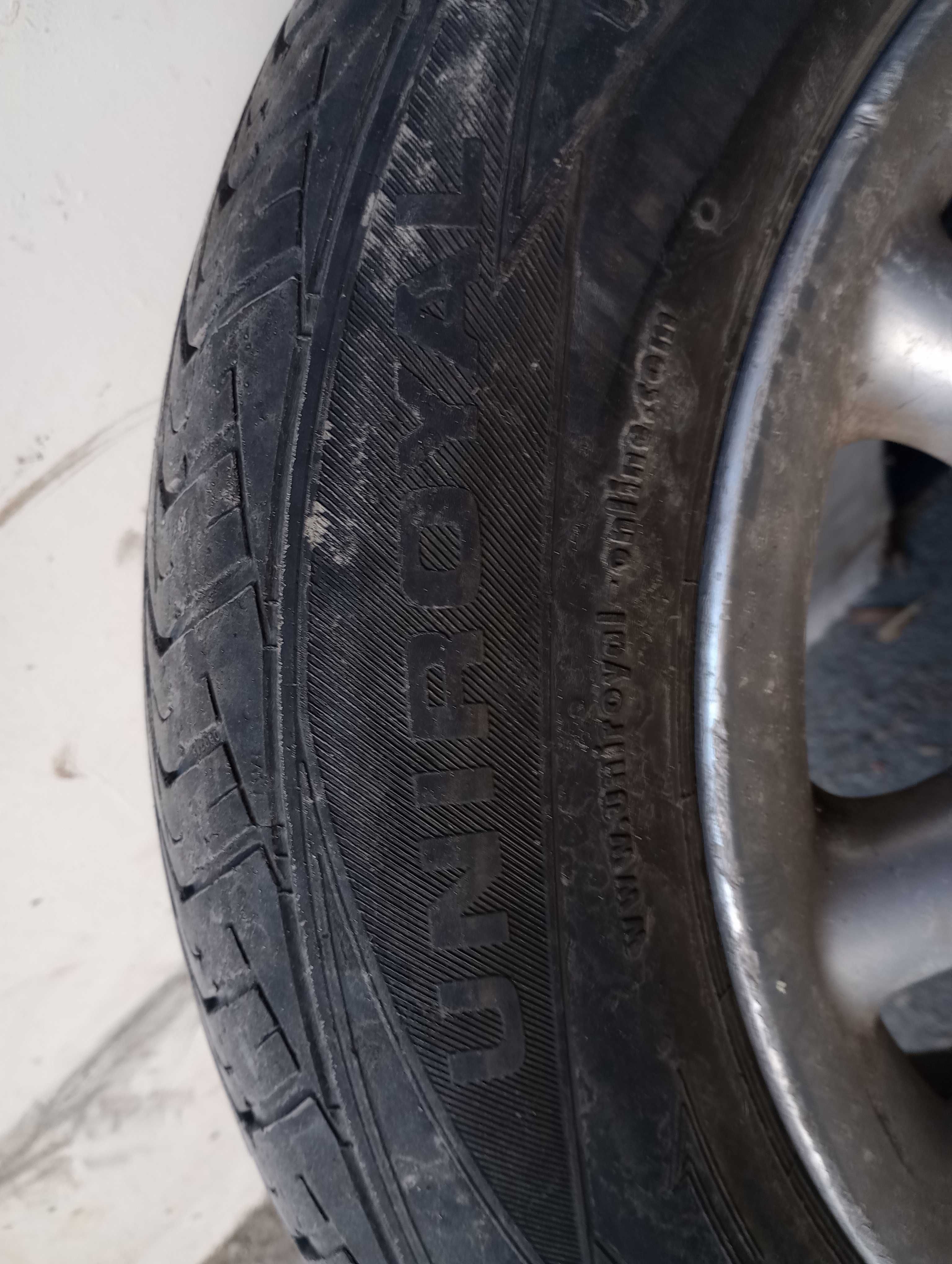 Продавам алуминиеви джанти с гуми 195/65/15