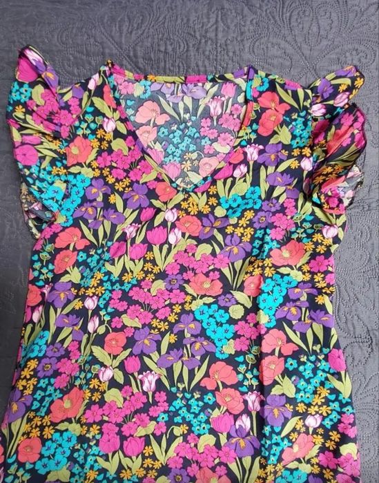 Дамски блузи без ръкави.