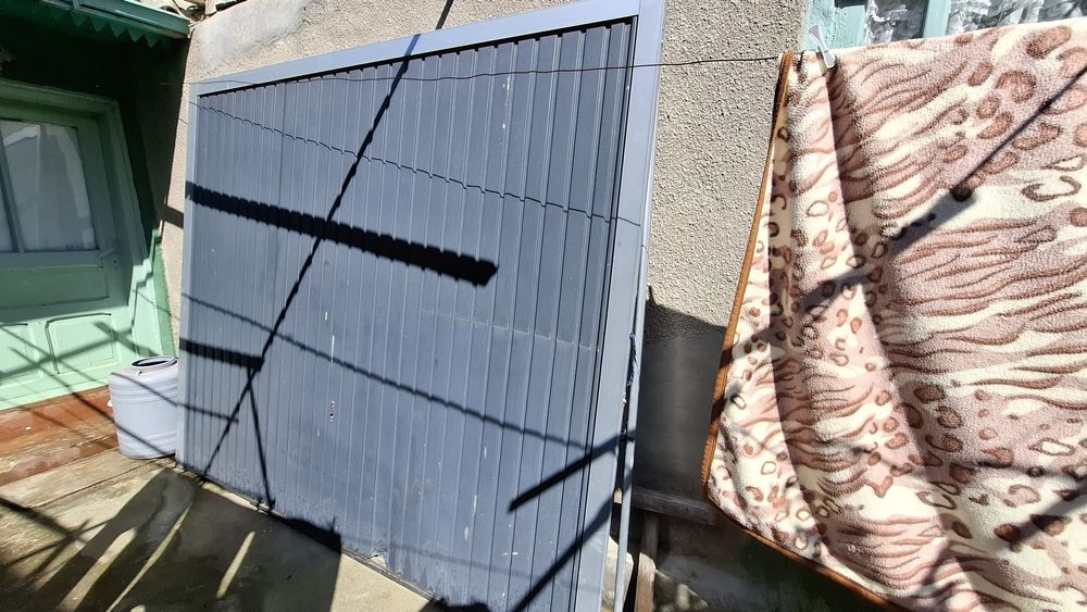 Ușa garaj rabatabila