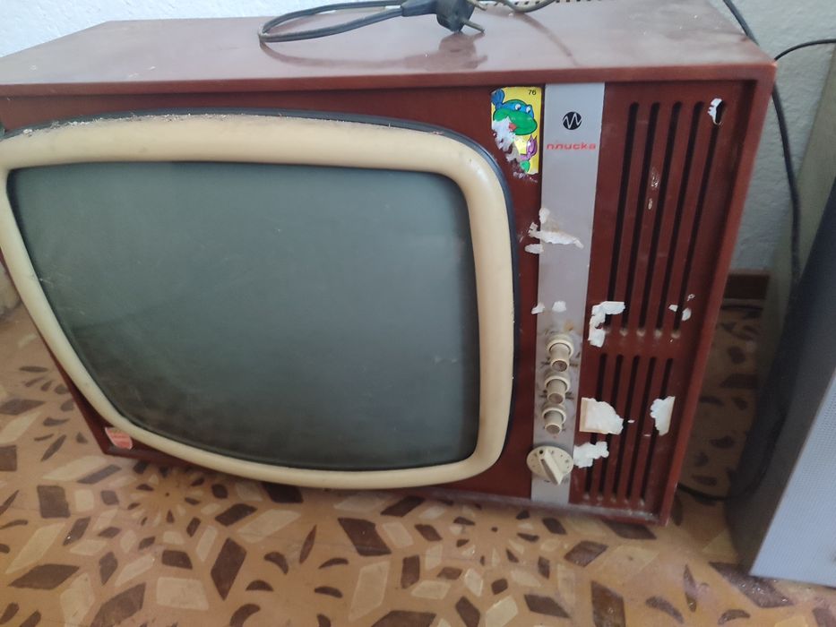 Ретро неща за всеки, количка , радио грамофон с мниго плочии др+2 бр в