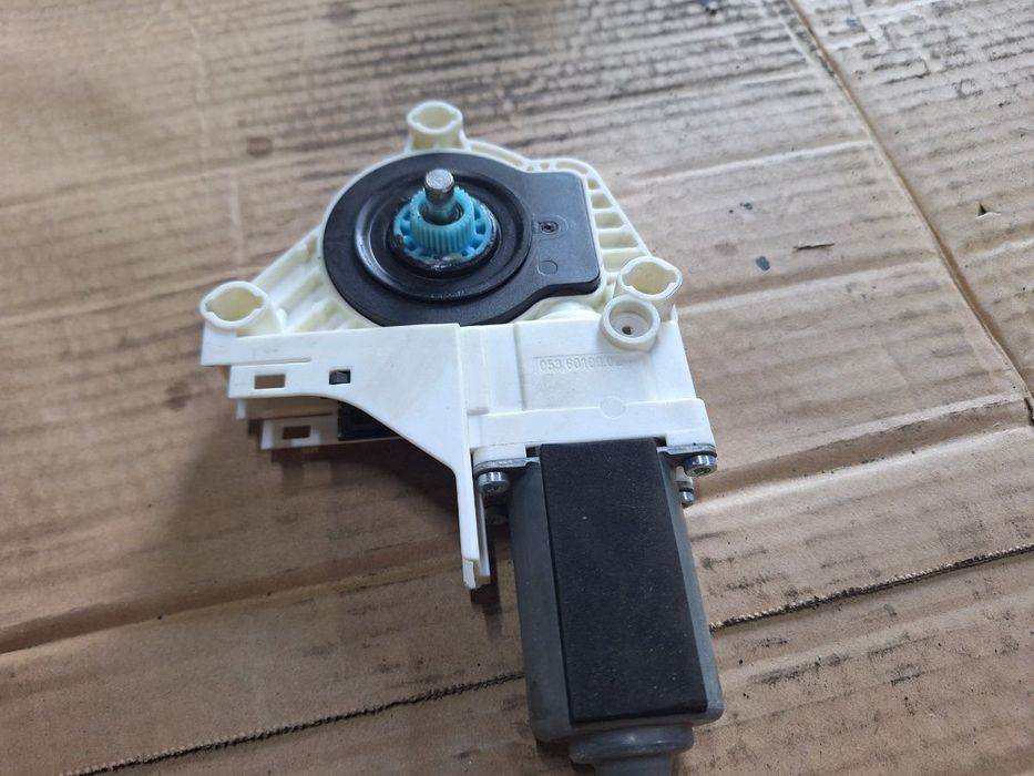 Motoras geam stanga fata AUDI A4 IV Avant 8K5, B8 2007 - 2015 8K0959801A