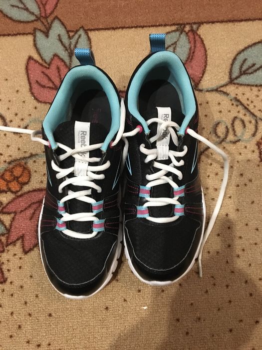 Дамски сникърси Карл Легерфелд и маратонки Reebok