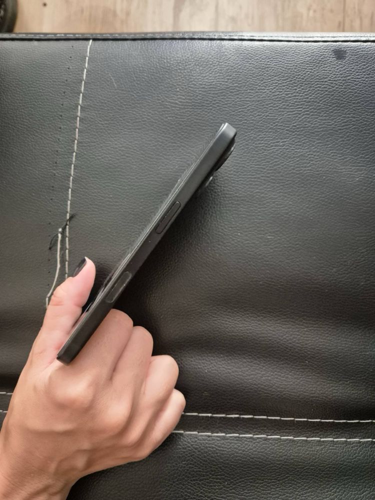 Iphone 16 с гаранция + кабел