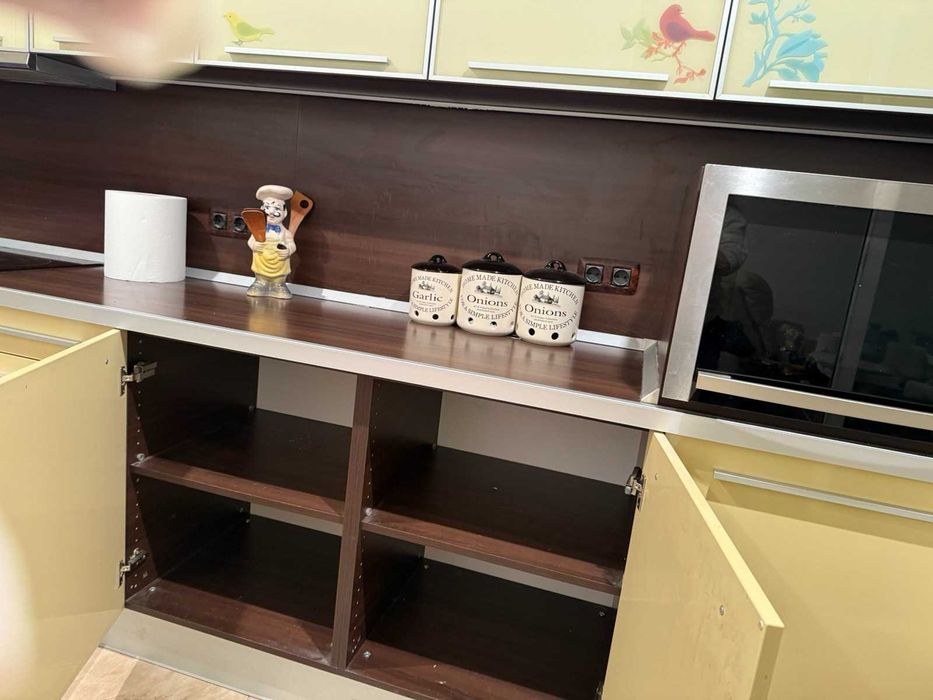 Висококачествена кухня с вградени уреди