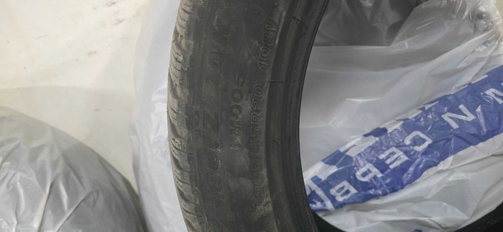 Зимни гуми 20 цола за джип Bridgestone Blizzak LM005