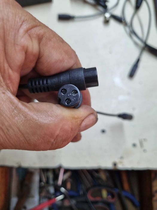 Încărcator.       Waveboard si  trotinete ellectrice 42V/2A