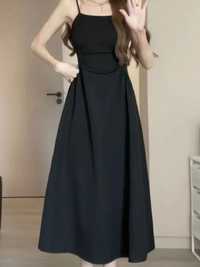 Чёрное длинное платье без рукавов