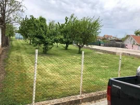 Vand loc de casa,cu fundatie ,proiect doar Parter zona foarte buna