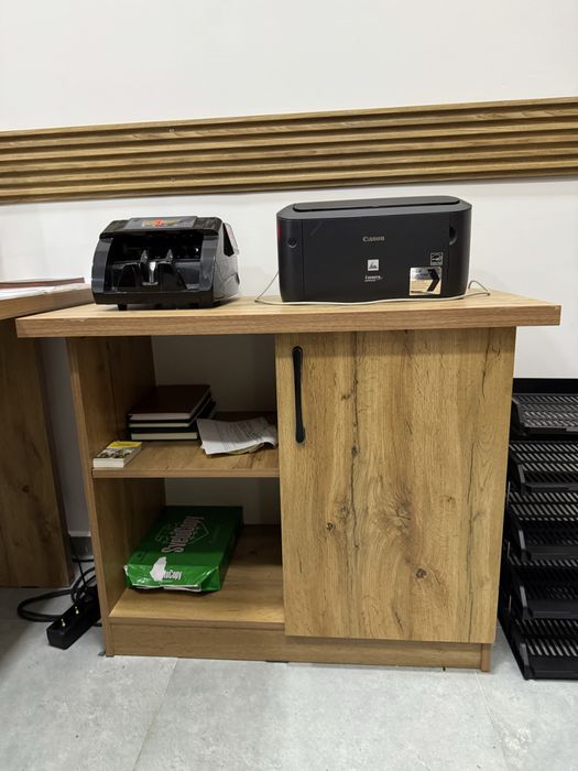 Продается офисный комллект мебели стол шкаф тумбочка