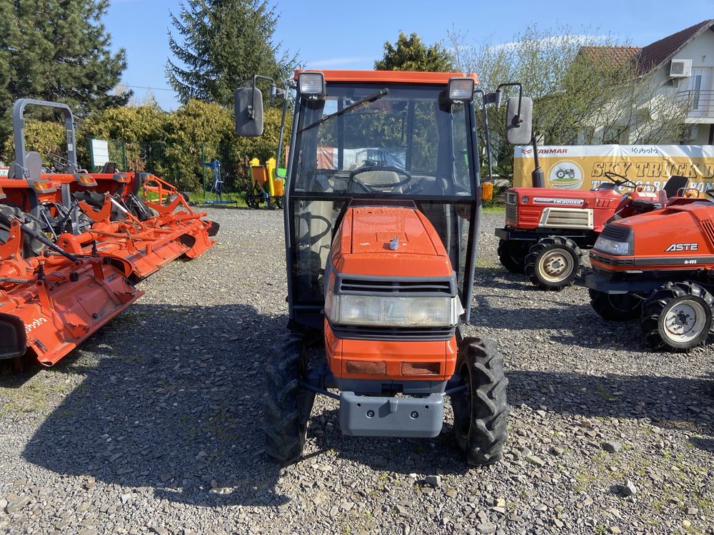 Tractor japonez Kubota GL240, 24 cp, 4x4, Cabina