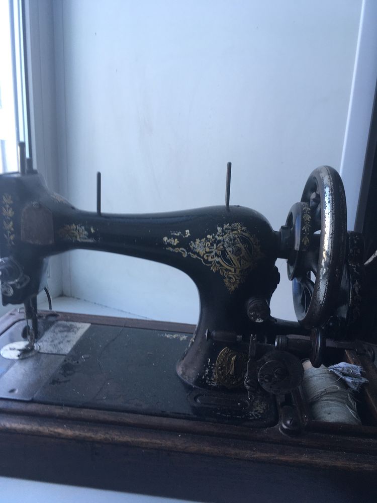 Продам швейную машинку 19 века фирмы зингер
