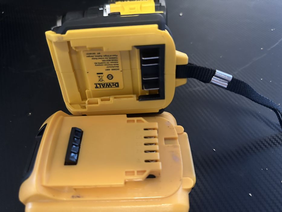 Bormasina Dewalt Acumulator 3,4,5,6 Ah la alegere