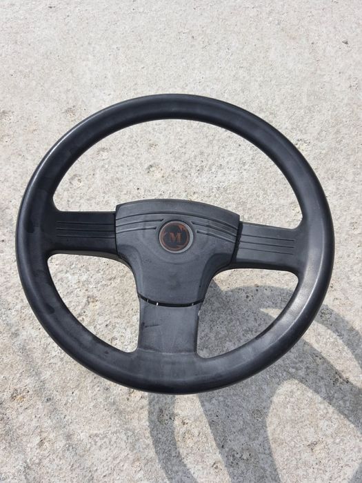 Volan tractoras gazon.
Se potrivește pe mai multe modele de tractoras.