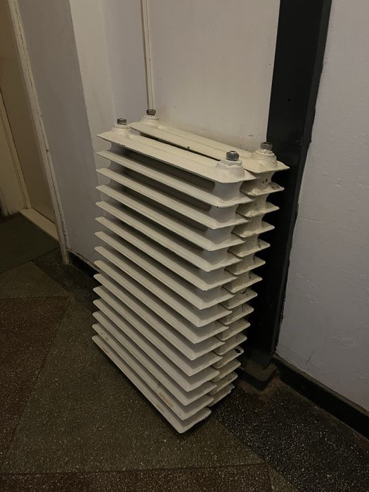 Vand doua calorifere de fonta