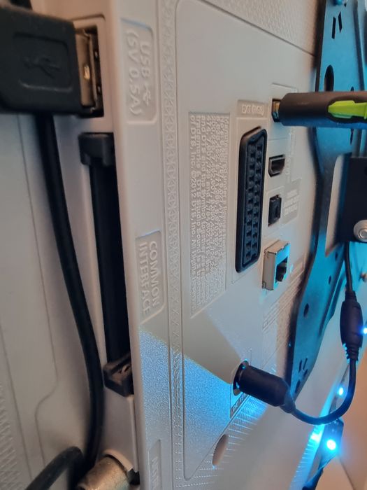 Телевизор Samsung Smart TV 32 инча с красиви и плътни цветове!