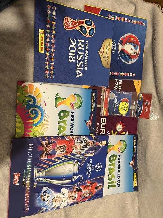 Ofer spre vanzare mai multe albume panini incomplete !