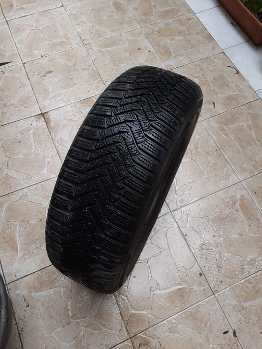 Зимна гума 205/60 R16 92H,много запазена с хубав протектор,