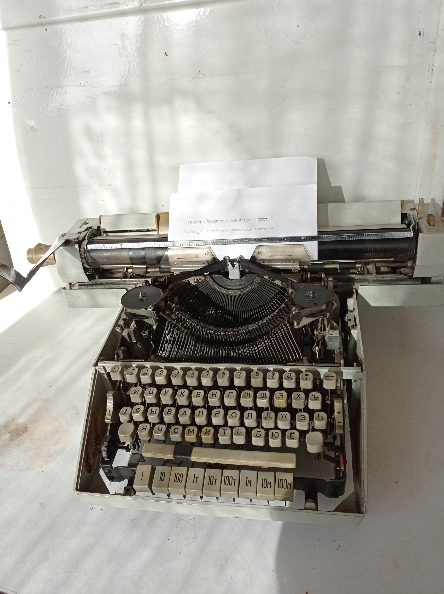 Пишущяя машинка с большой кареткой