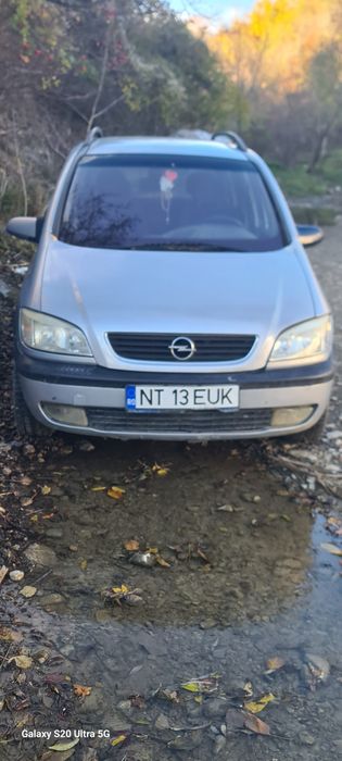 Vând Opel zafira