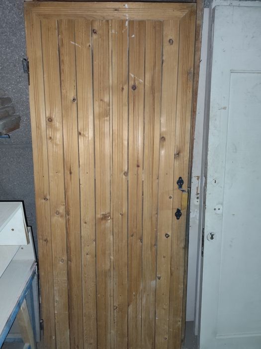 Эшик ва Ромлар 99 минг сумдан б/у срочно сотилади