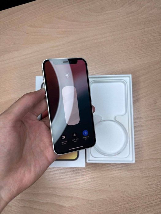 Iphone 12 ideal.