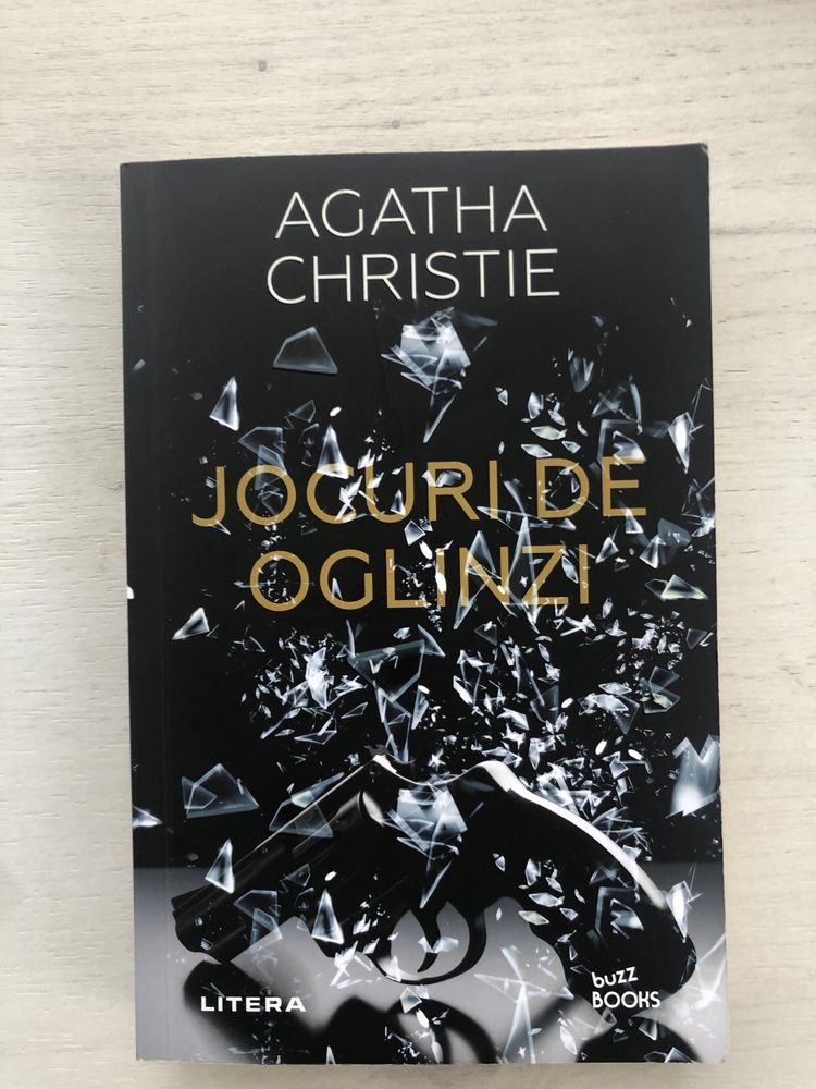 De vanzare cartii Agatha Christie