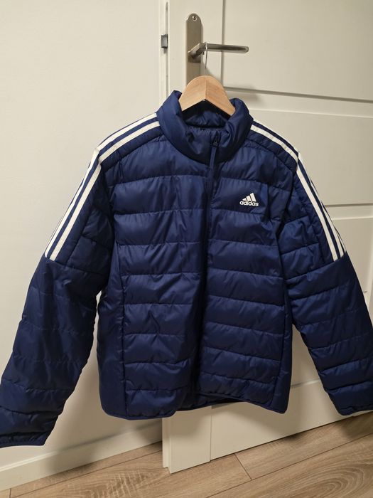 Vand doua geci Adidas