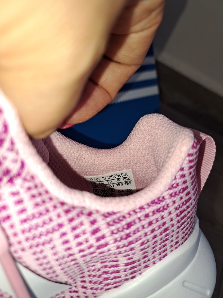 Нови маратонки  Adidas, номер 31
