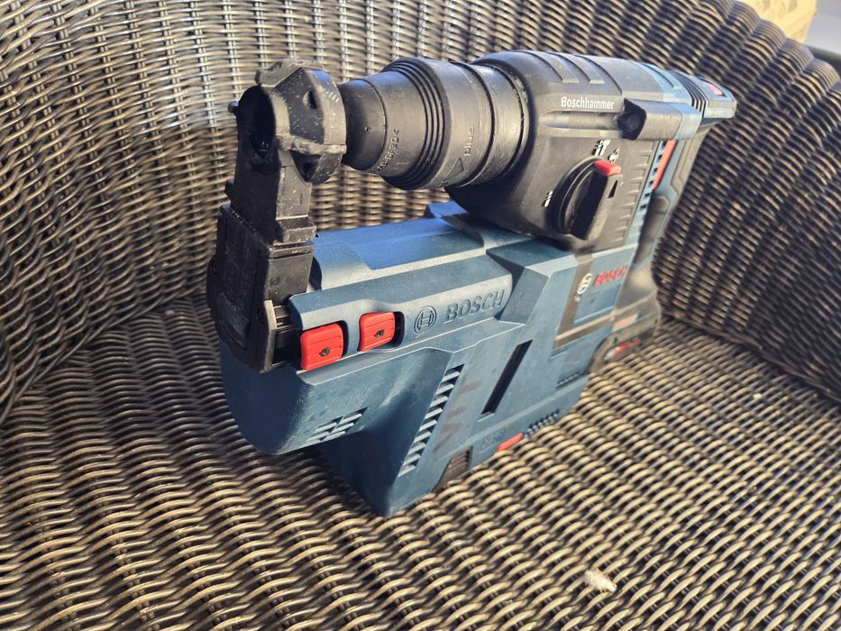 Rotopercutor Bosch GBH 18V 26 cu aspirator