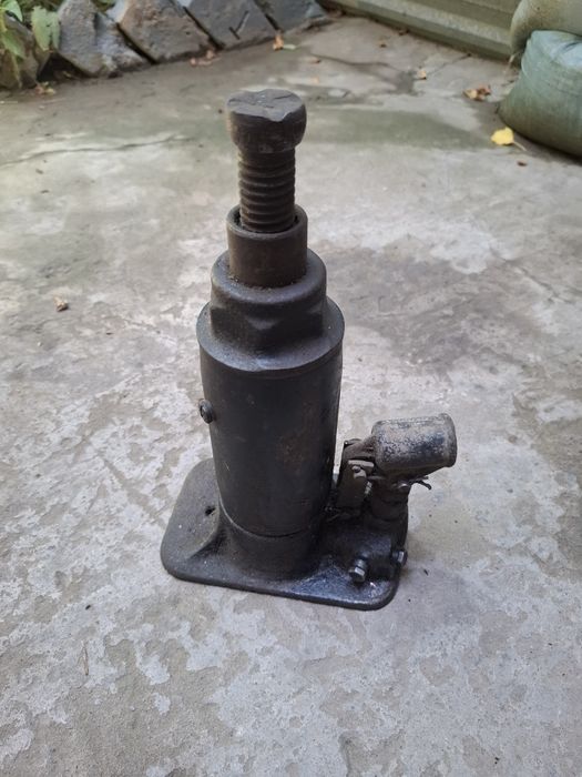 Домкрат масляный