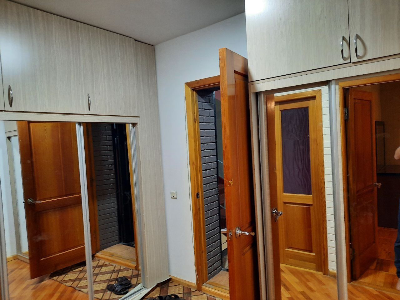 Талаба қизлар учун Чилонзор 8 кварталдан ижарага хонадон. 2 та қиз кк.