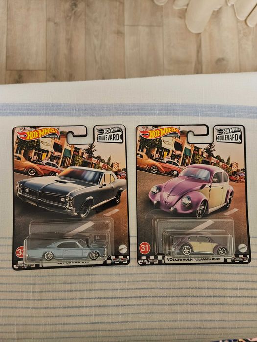 Hot wheels premium, mainline