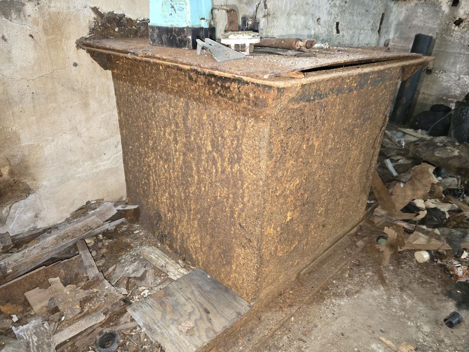 Лаз для погреба.