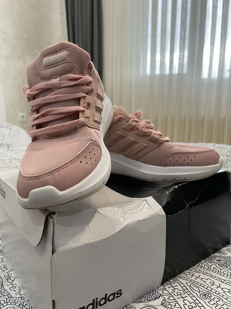 Обувки Adidas (втора употреба 40-номер)