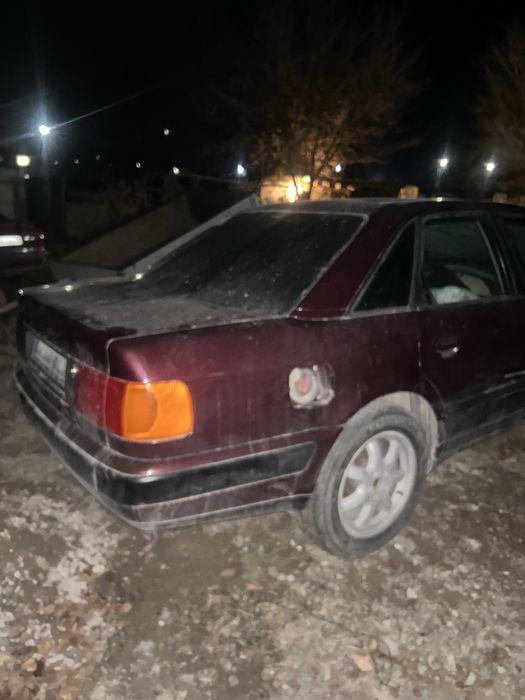 Ауди с4 100         .